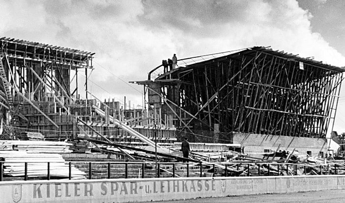 Bau der heutigen Holstein Haupttribüne im Jahre 1950