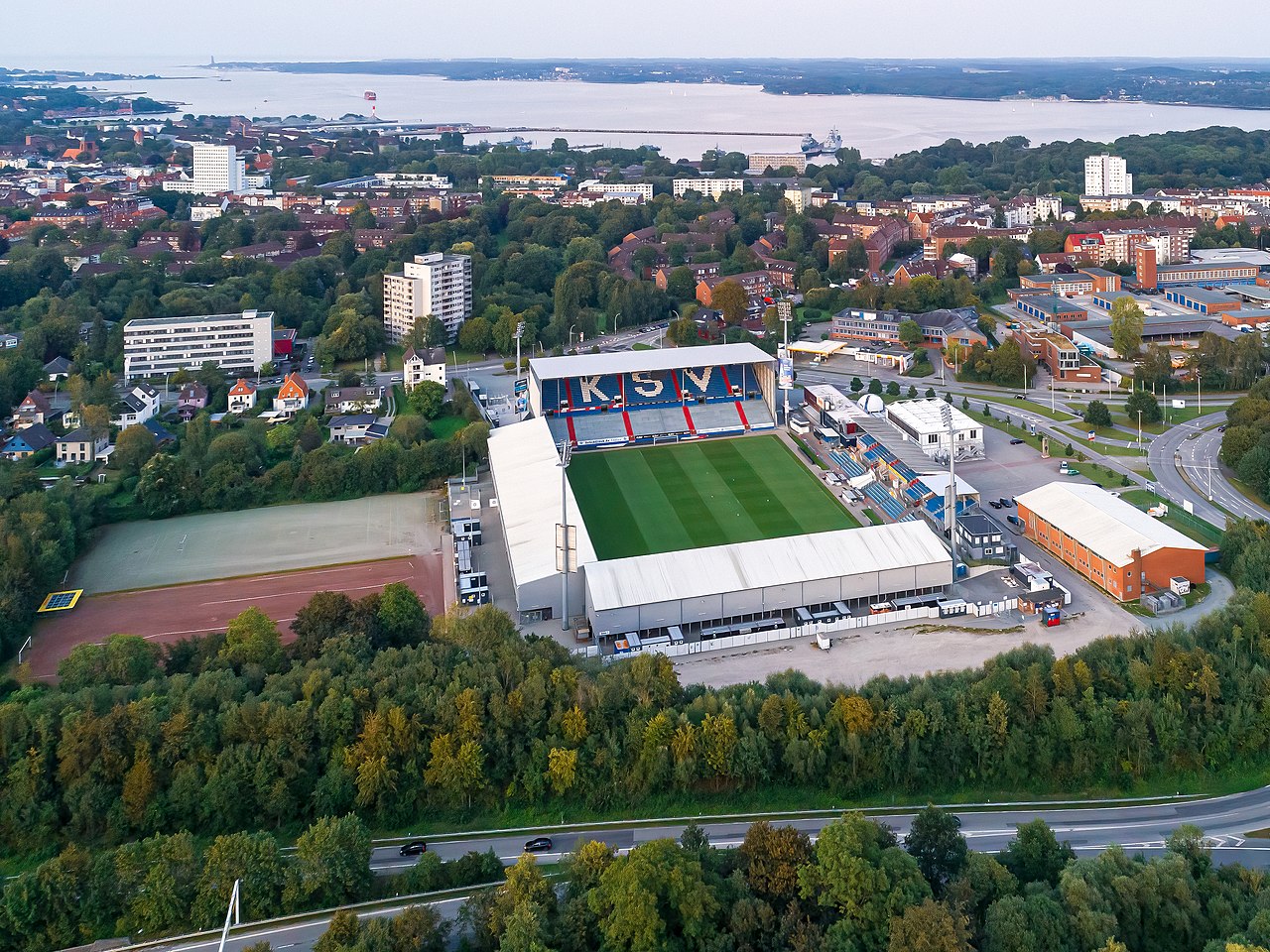 Das Holstein-Stadion aus der Luft in 2019