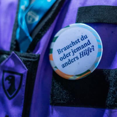 Ansteckbutton des Hinweissticker des Hinweistafel des Awareness-Teams