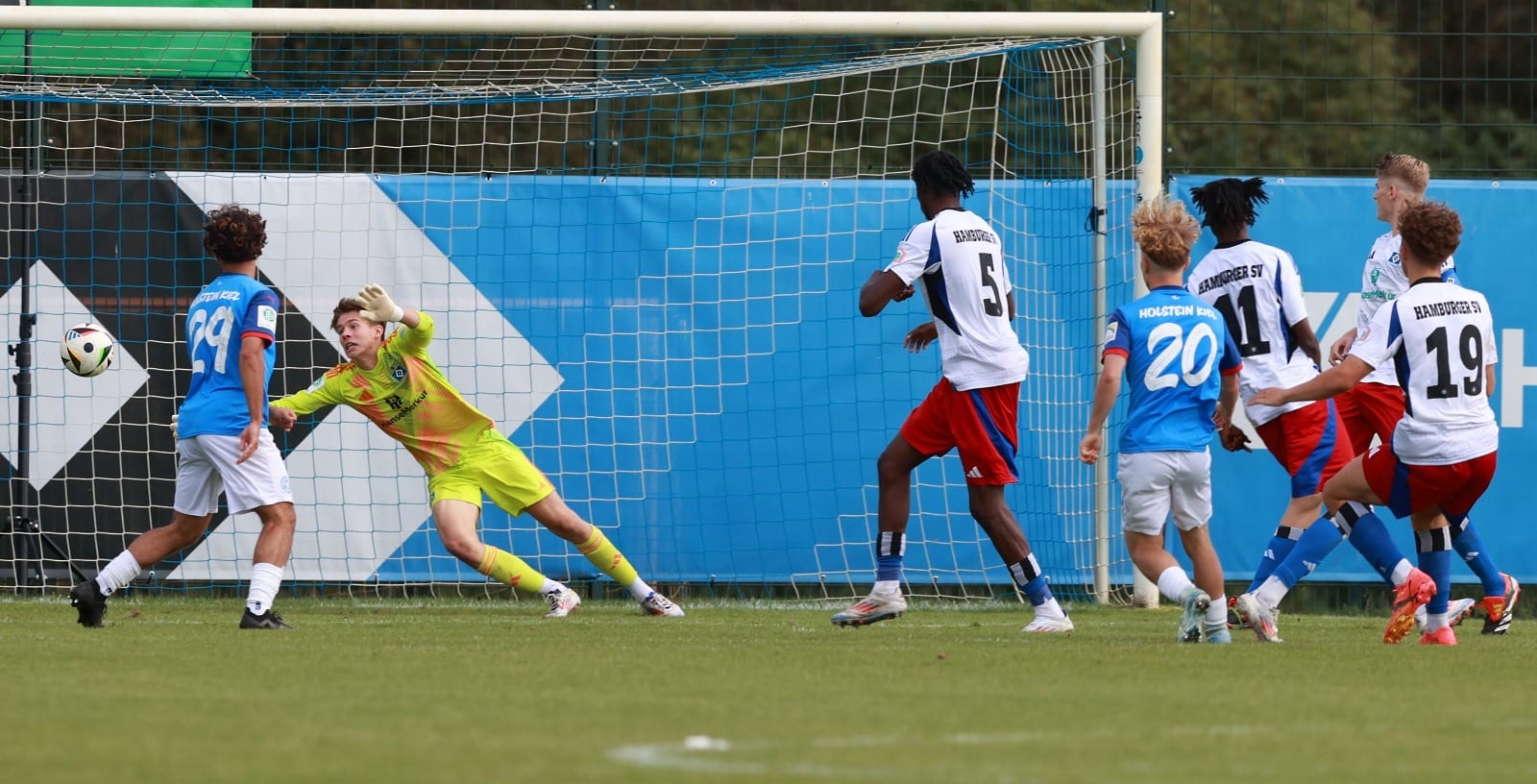 HSV - Holstein Kiel U19 (Foto: Michael Schwarz)