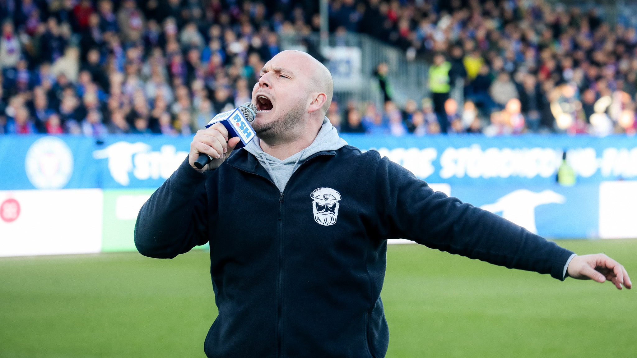 Vorsänger „Kirsche“ mit einem emotionalem Appell vor dem Heimspiel gegen Heidenheim.