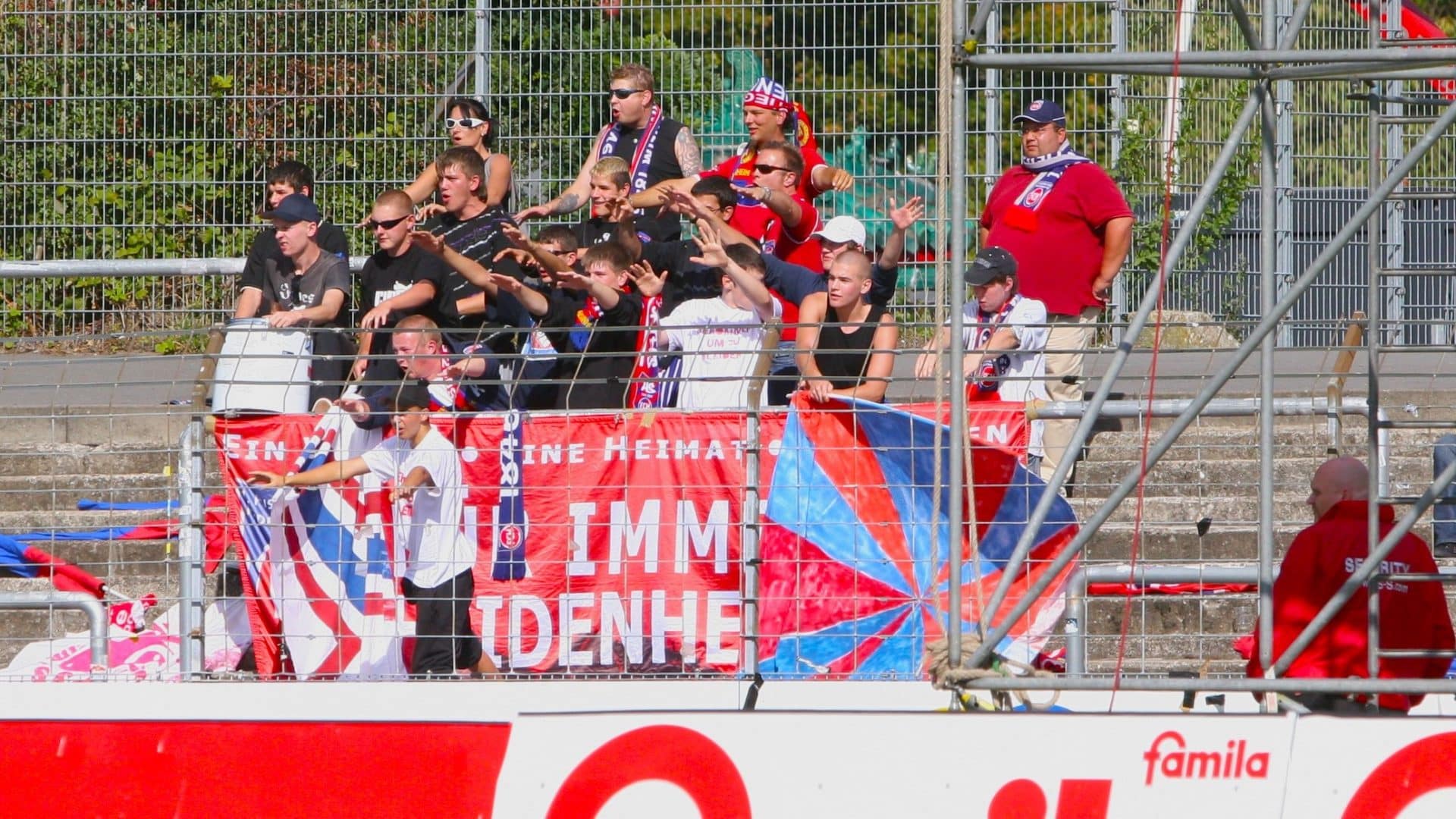 Fans des 1 FC Heidenheim im September 2009 im Holstein Stadion